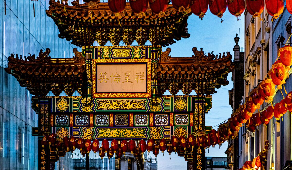 "Arquitectura vibrante y colorida de Chinatown en Londres