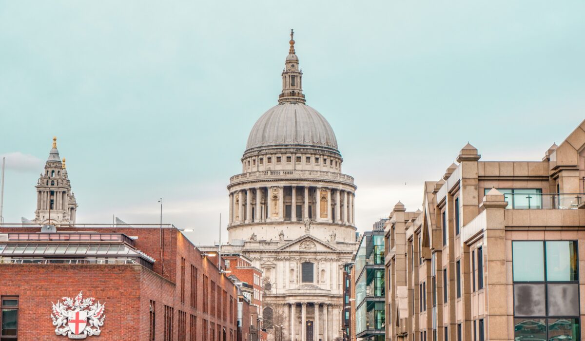 Vista lejana de la cúpula de St. Paul’s Cathedral, Londres