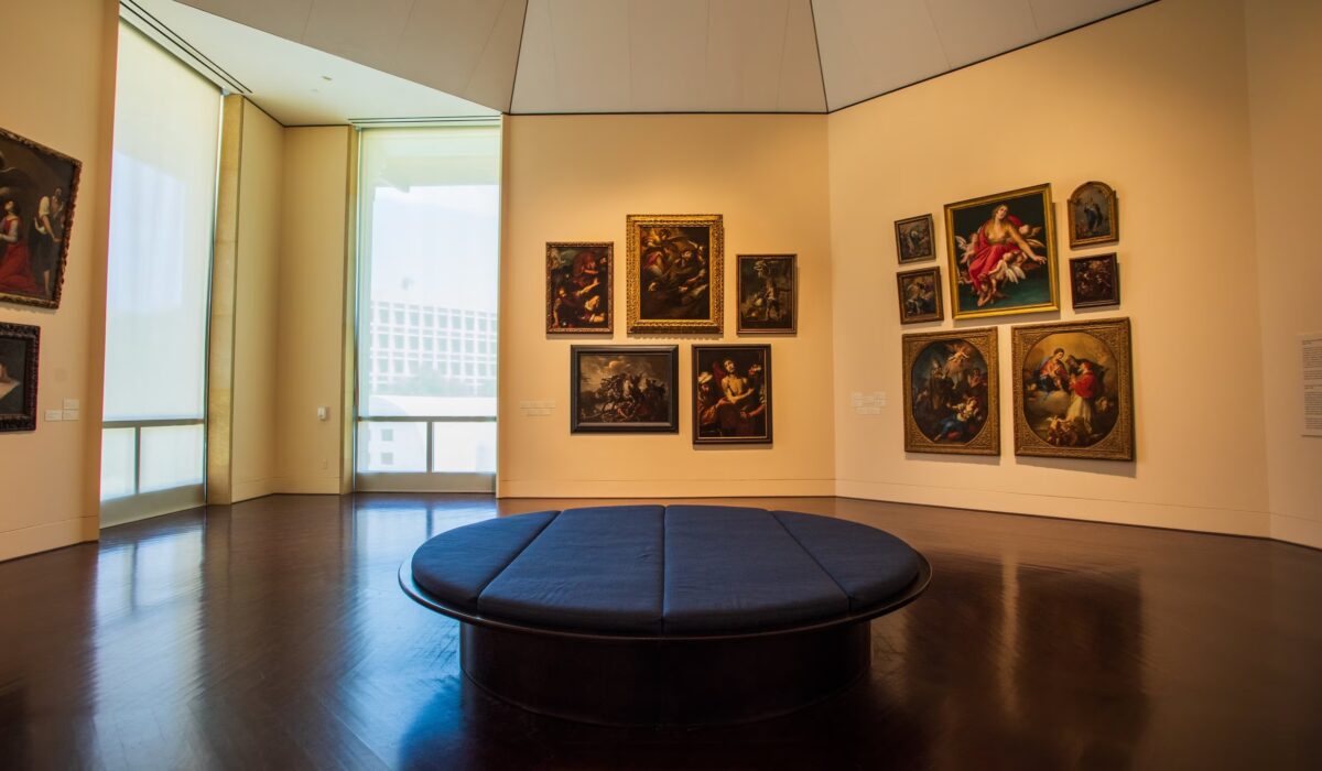 Interior de una sala del Blanton Museum of Art en Austin, Texas.