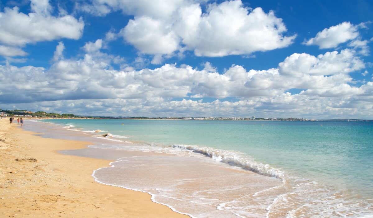 Playa de Meia Praia en el Algarve