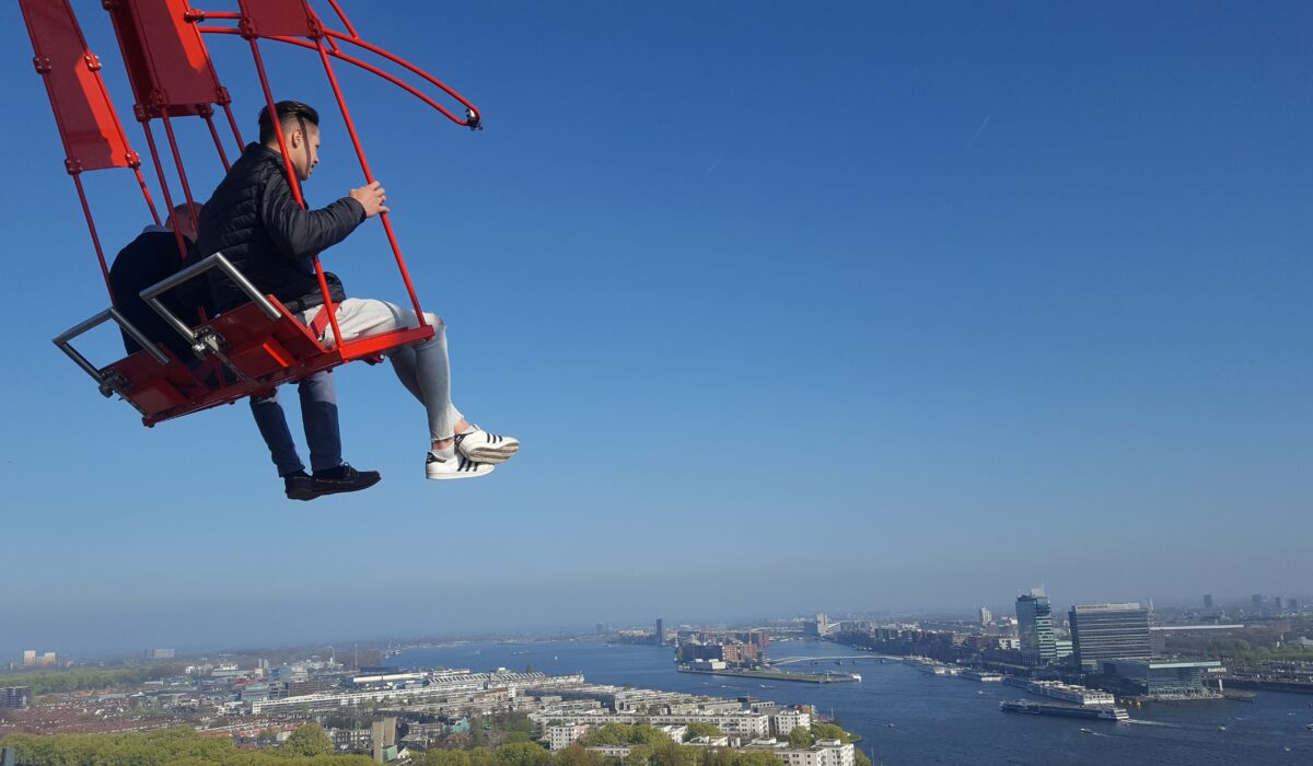 Columpio en lo alto del mirador de A'DAM