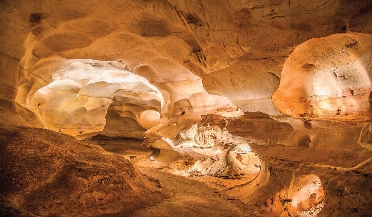 Interior de las Cuevas de Longhorn en Austin, Texas.