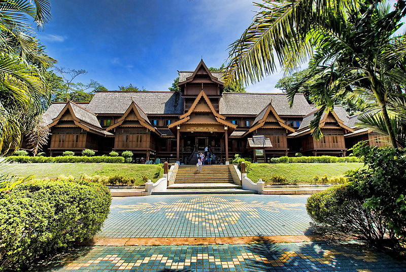 Vista exterior del Palacio del Sultán en Malaca, ejemplo de arquitectura malaya.