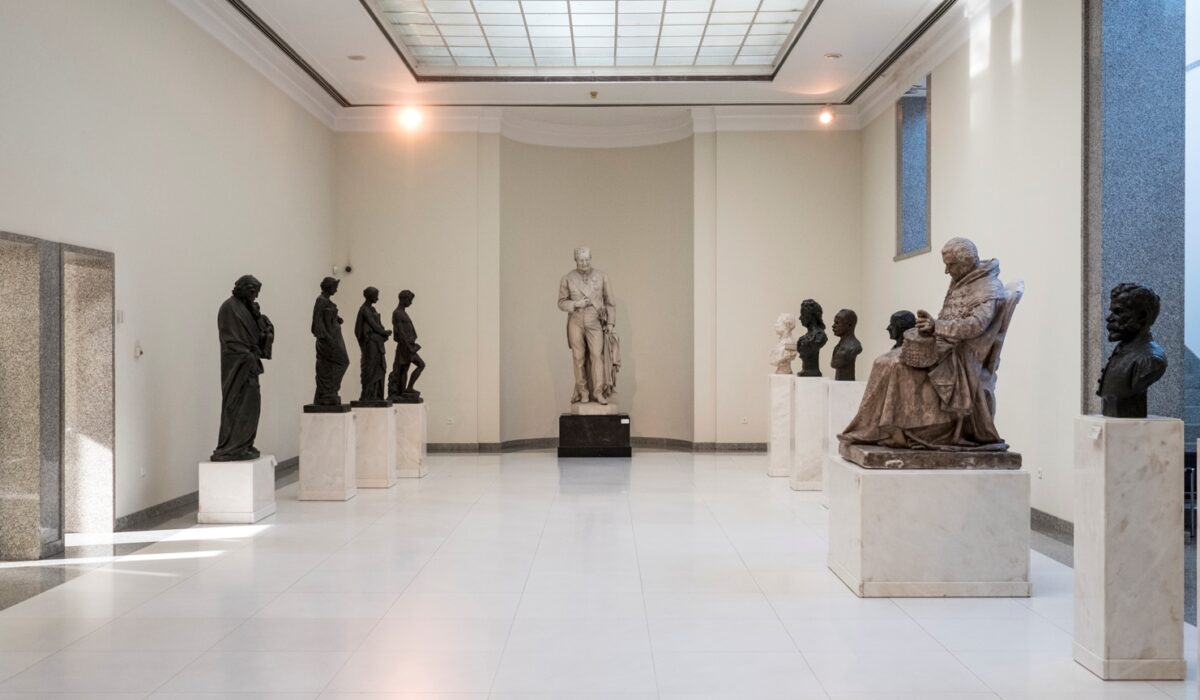 Sala del Museo Nacional Soares dos Reis con estatuas