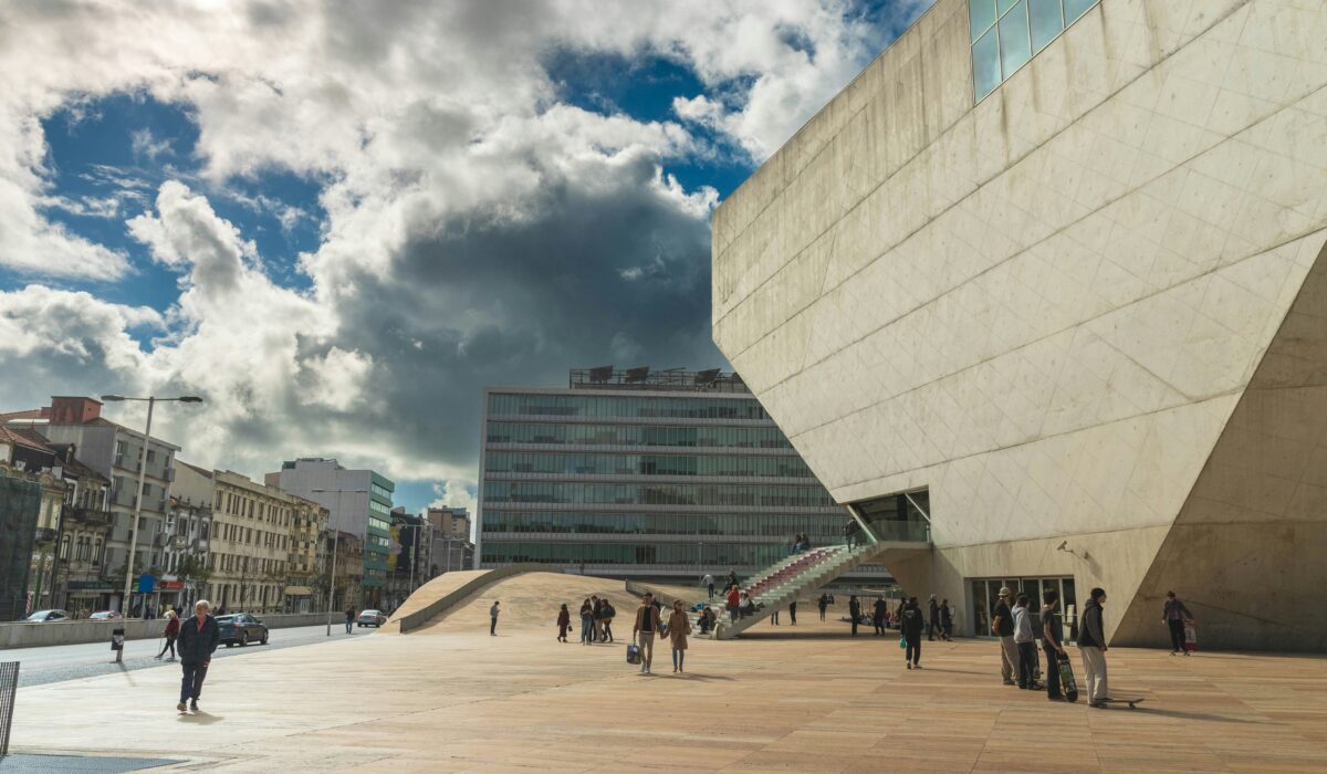 Fachada exterior de la Casa da Música en Oporto