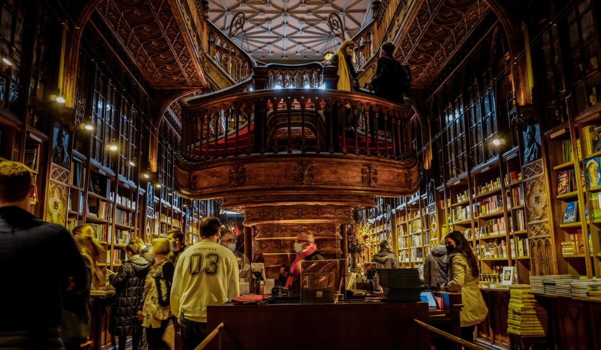 Interior de la Librería Lello en Oporto