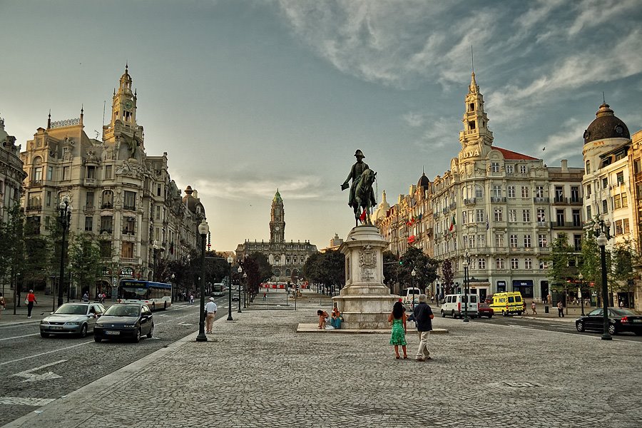 Avenida dos Aliados vista desde Praça da Liberdade en Oporto