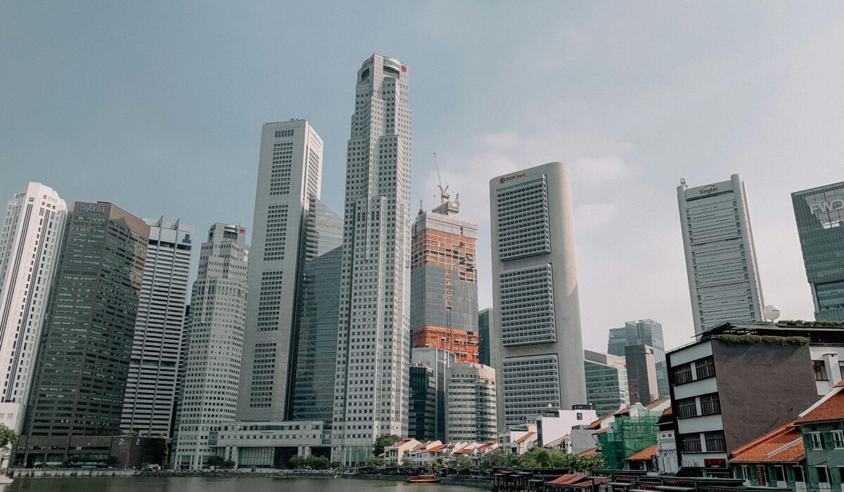 Vista del skyline de Downtown Singapur con rascacielos contemporáneos