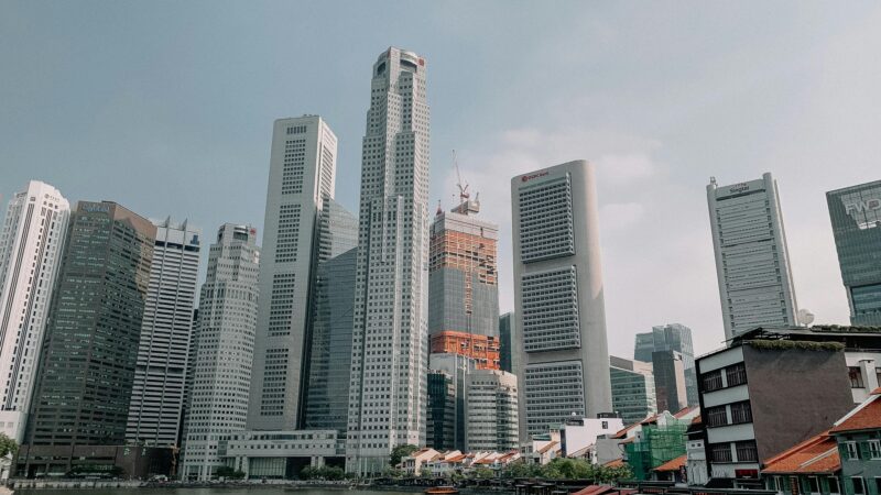 Vista del skyline de Downtown Singapur con rascacielos contemporáneos