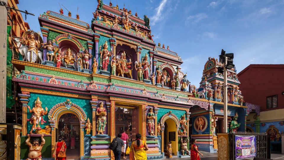 Vista del templo de Sri Veeramakaliamman en Little India, Singapur