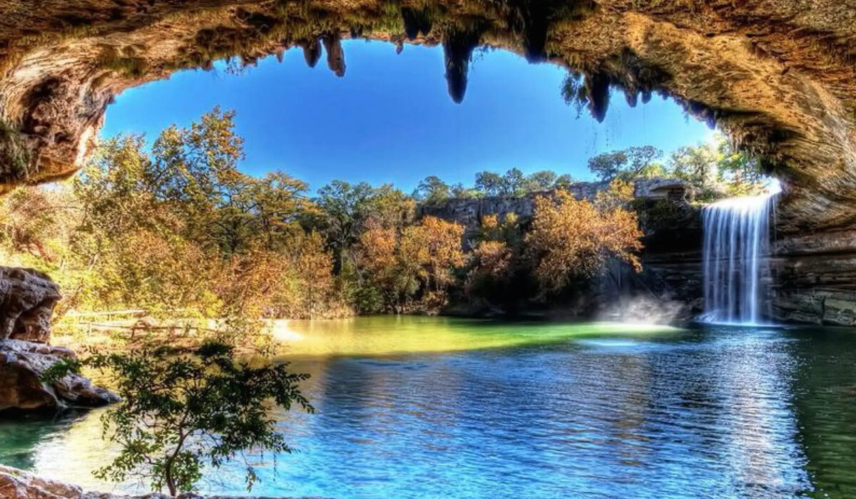 Piscinas Hamilton en Austin, Texas, rodeadas de naturaleza.