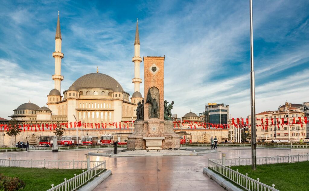 Vista de la Plaza Taksim, el centro moderno de Estambul.