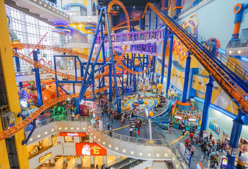 Parque de atracciones interior en Berjaya Times Square, uno de los centros comerciales más grandes de Kuala Lumpur.