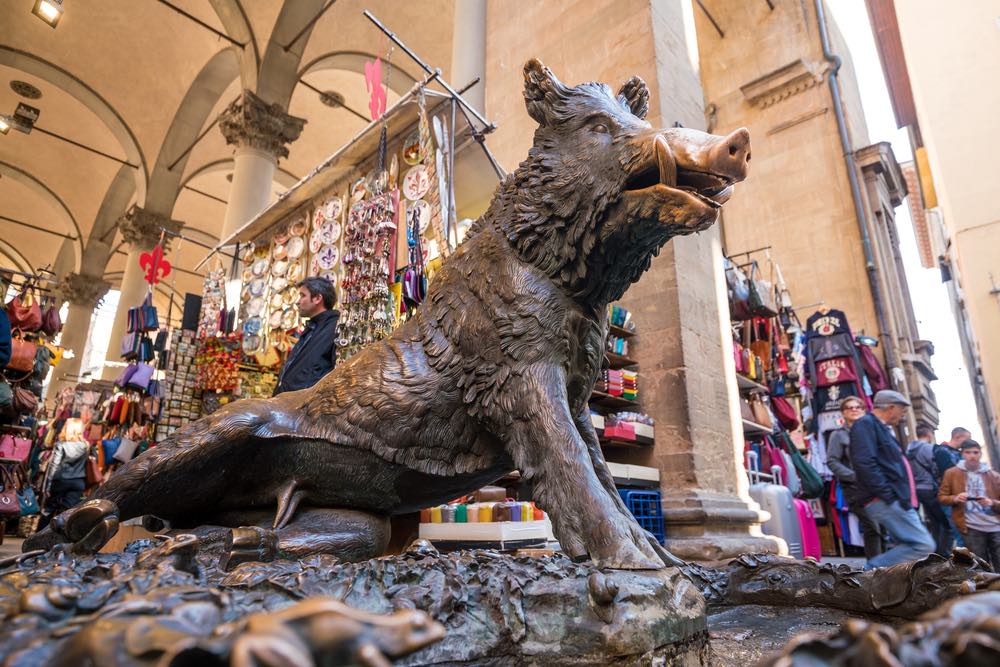 Fuente del Porcellino en Florencia, una estatua de jabalí con una popular tradición