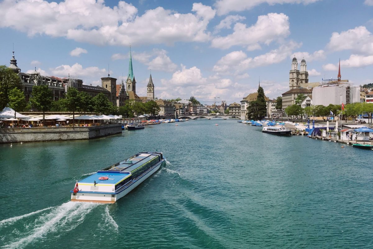 Crucero por el río Limmat: Descubre Zúrich desde el agua cosas que hacer en zurich gratis