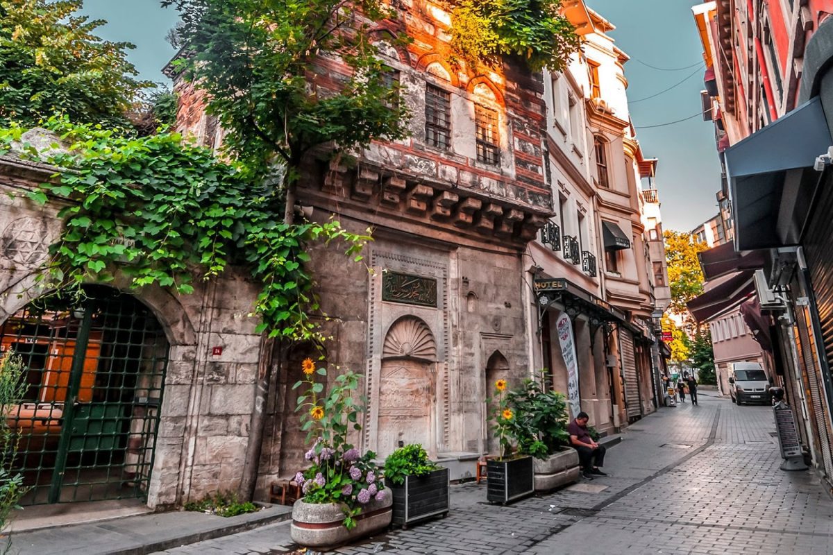 Encanto de Karaköy: Callejuelas Pintorescas en Estambu mejor zona estambul para alojarse