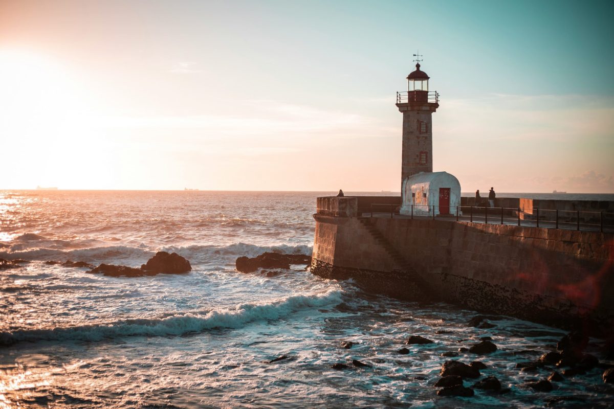 Faro de Felgueiras en Oporto: El símbolo costero de Portugal Faro de Felgueiras Oporto, símbolo histórico costero de Portugal