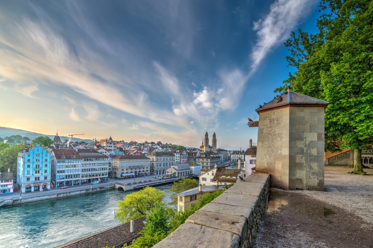 Lindenhof Park en Zúrich: Vista mágica de la ciudad al atardecer que hacer en zurich suiza