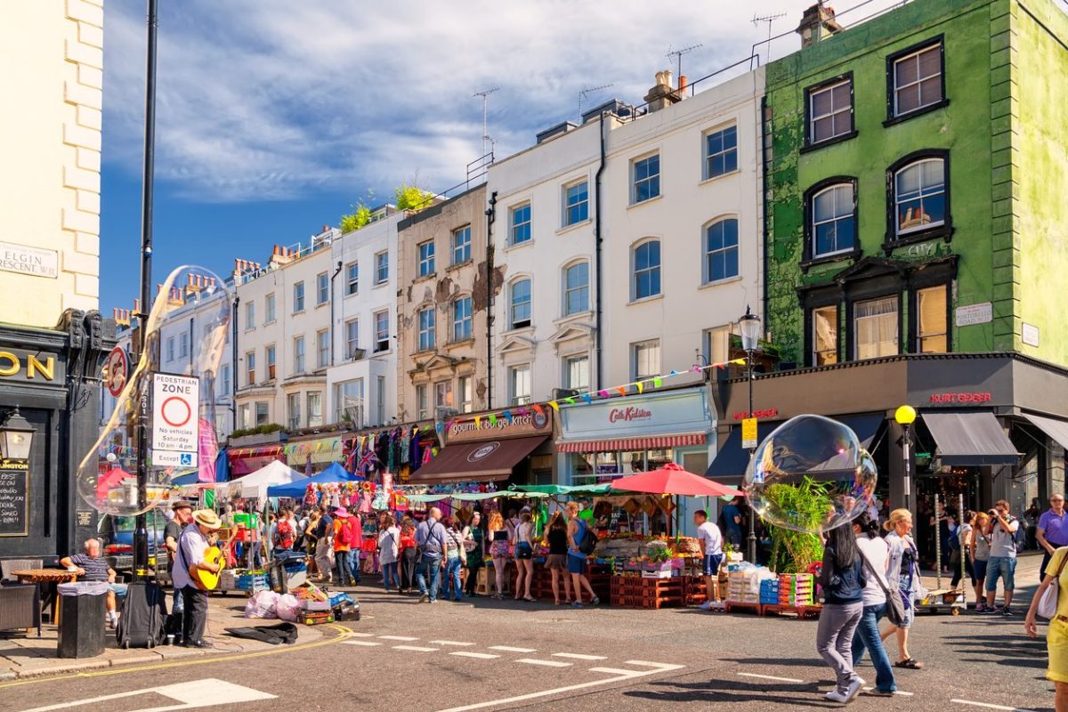 Mercado de Antigüedades en Notting Hill: Joyas Ocultas y Vibrante Ambiente Portobello Road Market | Guía 4 dias Londres