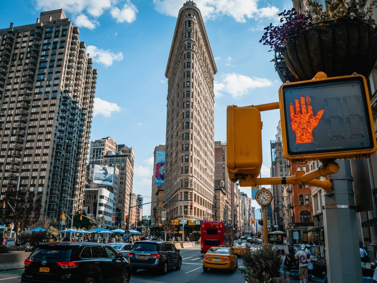 Flatiron Building en las calles de Nueva York.