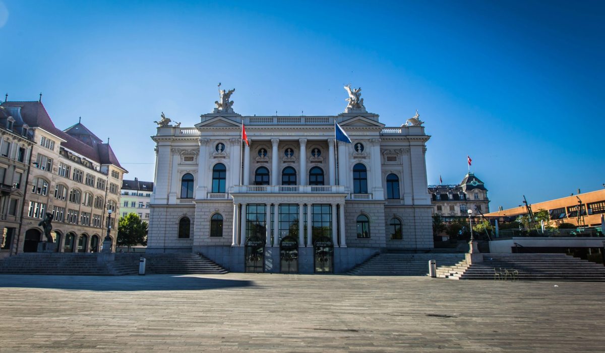 Opernhaus de Zúrich: El majestuoso teatro de la ópera teatro de la ópera | que ver en zurich en 3 dias