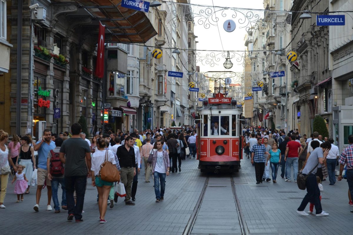 Dónde alojarse en Estambul: mejores zonas y hoteles | Cuaderno Nómada Avenida Istiklal, la principal calle comercial de Estambul