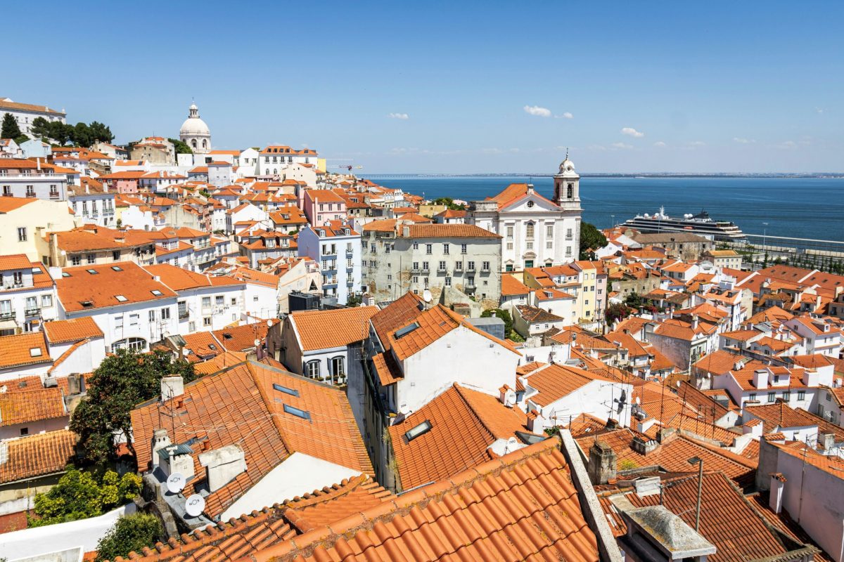 Alfama, uno de los barrios con más encanto donde alojarse en Lisboa Alfama | Mejor zona para hospedarse en Lisboa