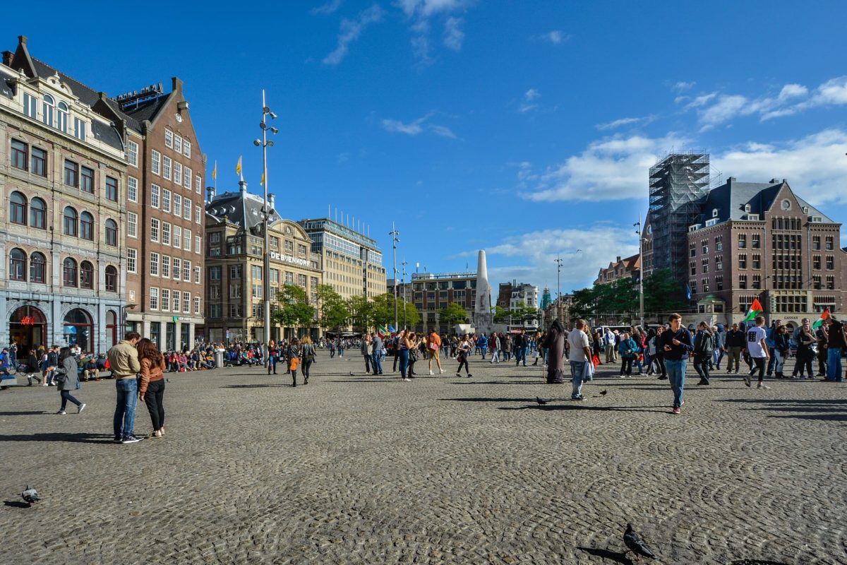 Plaza de Dam: el corazón animado de Ámsterdam mejor zona amsterdam para alojarse
