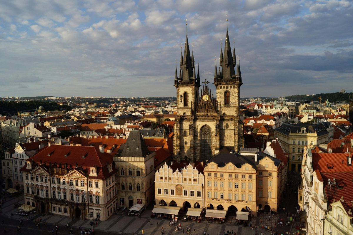 Plaza de la Ciudad Vieja de Praga Torre del Ayuntamiento | Ver Praga en un día